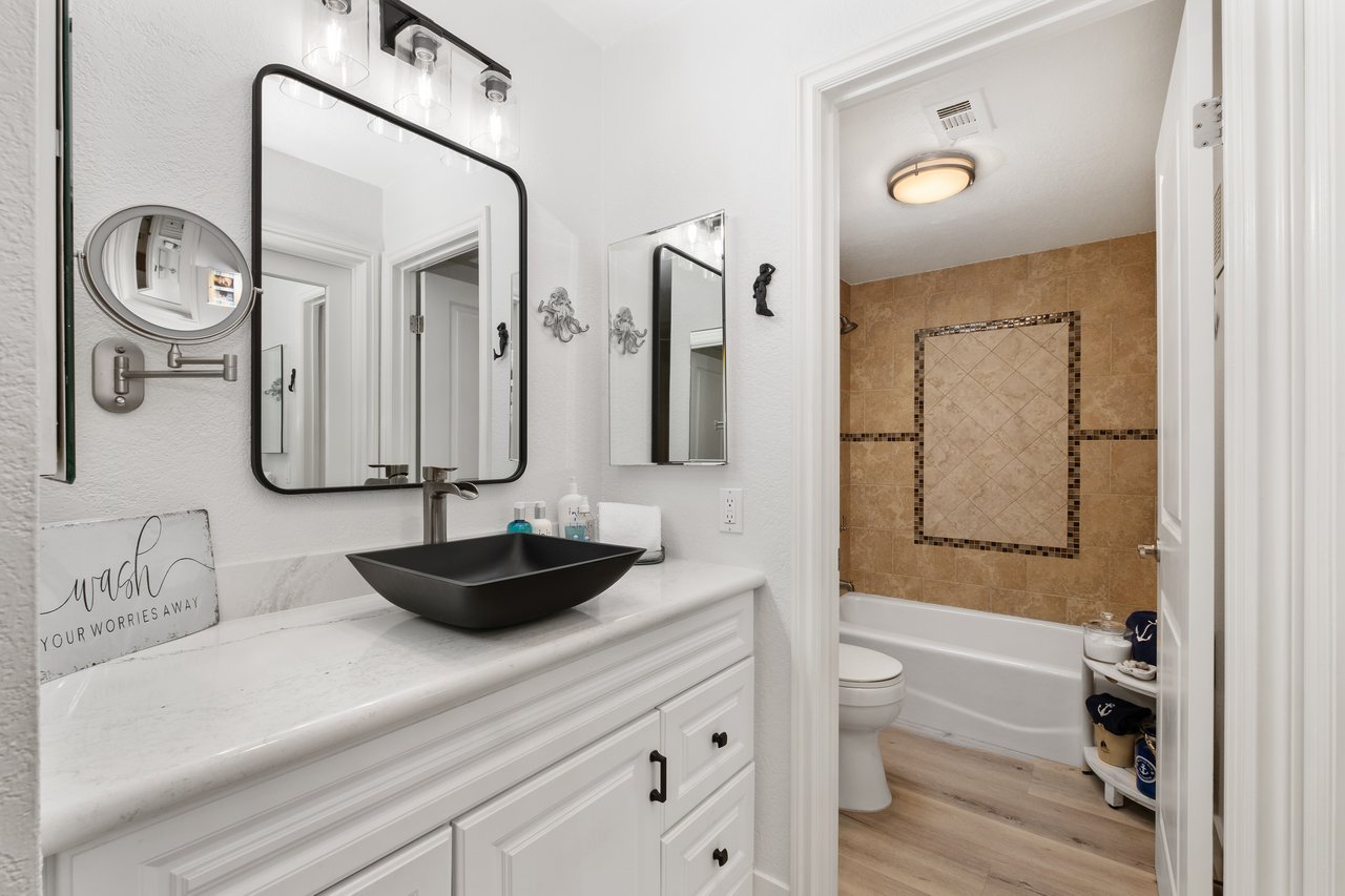 10 Corniche Drive D