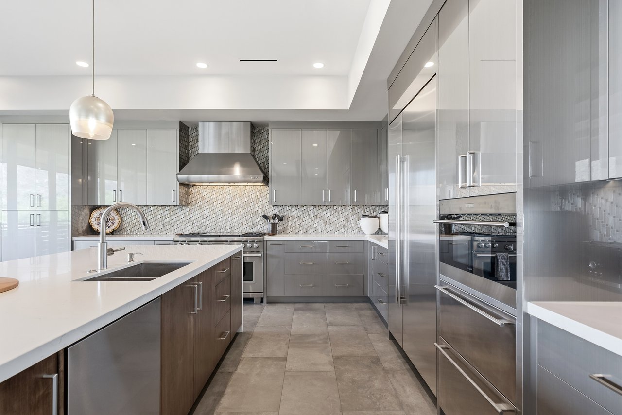 6180 N LAS BRISAS Drive