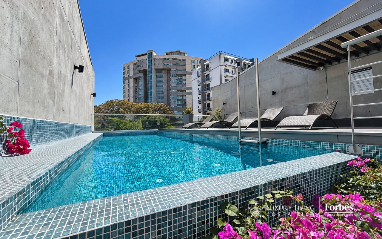 21308 - Two level Loft-style Apartment on Avenida Escazú