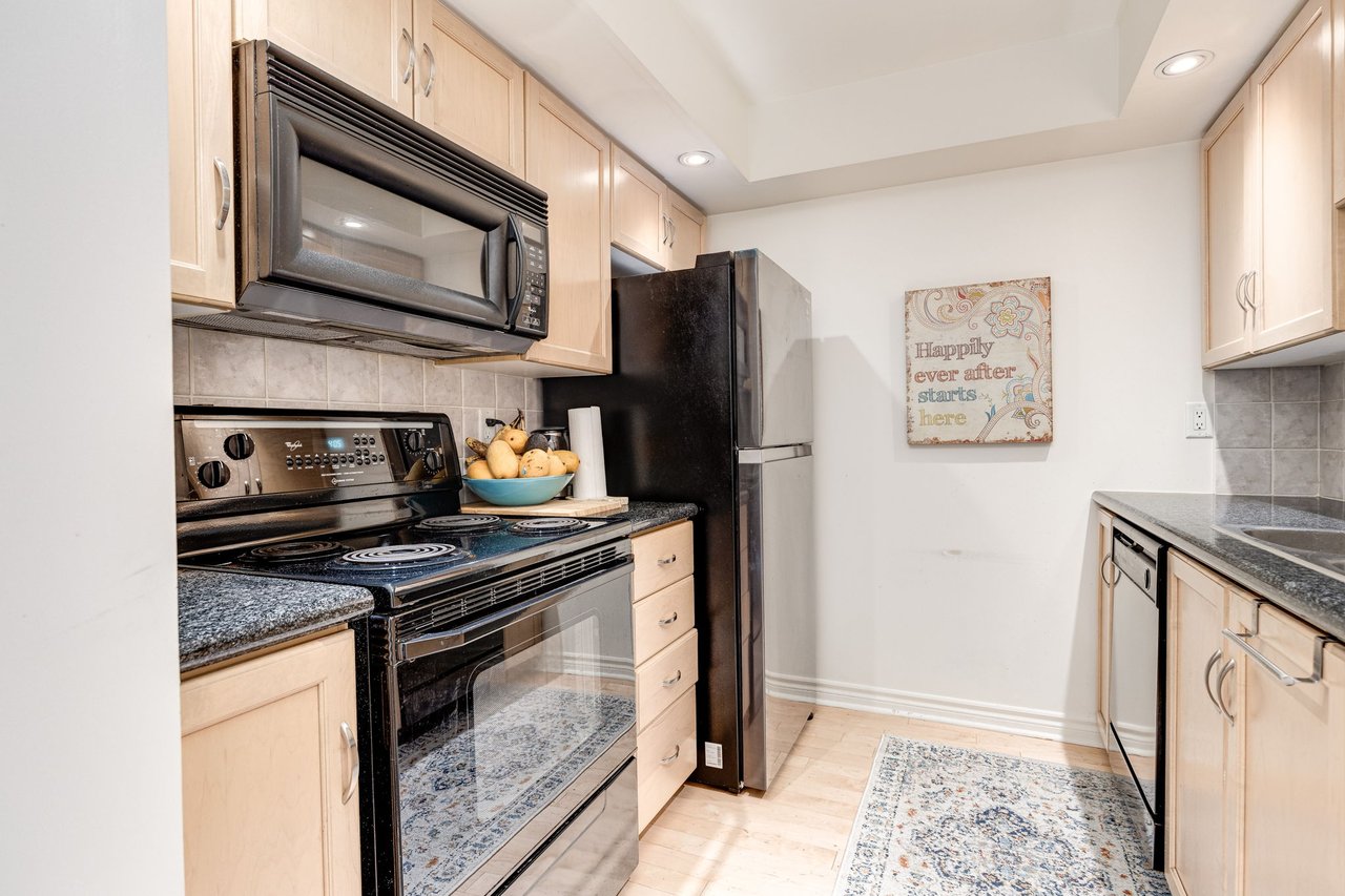 250 Wellington St W 535