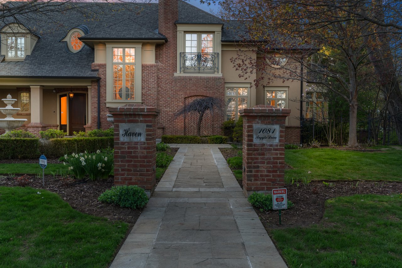 1081 Argyle Drive, Oakville