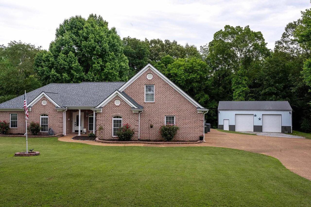 5570 Feathers Chapel Dr