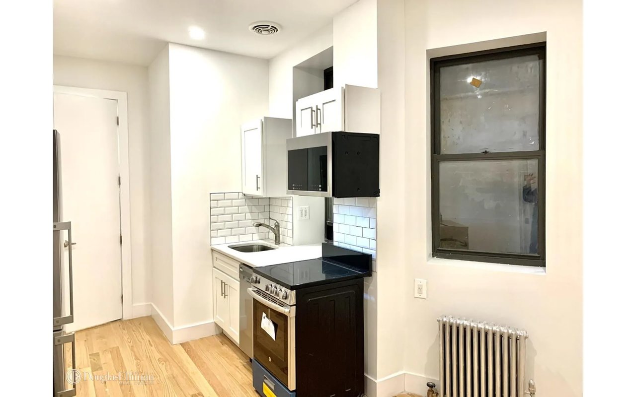 411 West 48th Street Unit: 1RW