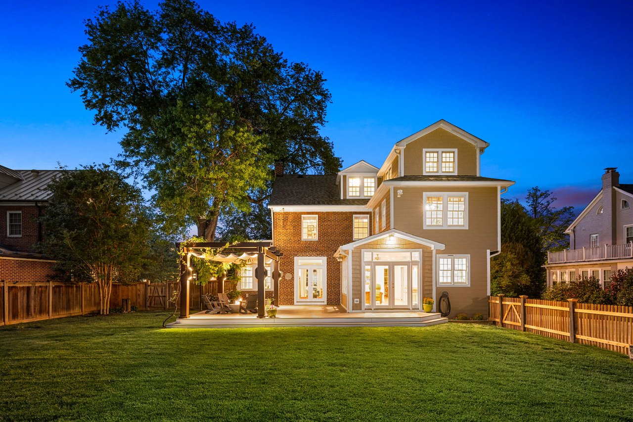 22 W OAK STREET