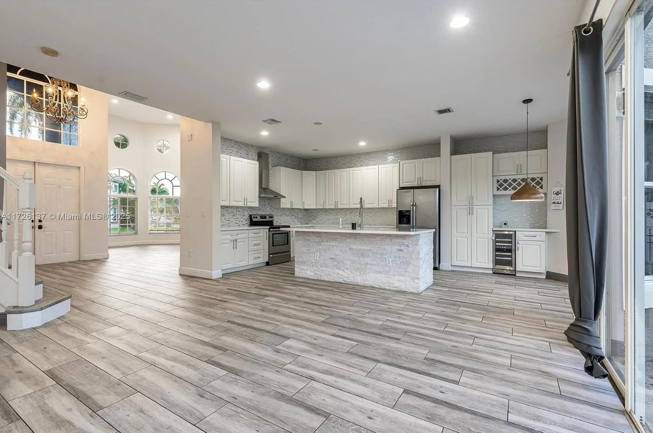2561 NW 123rd Ter, Coral Springs, FL