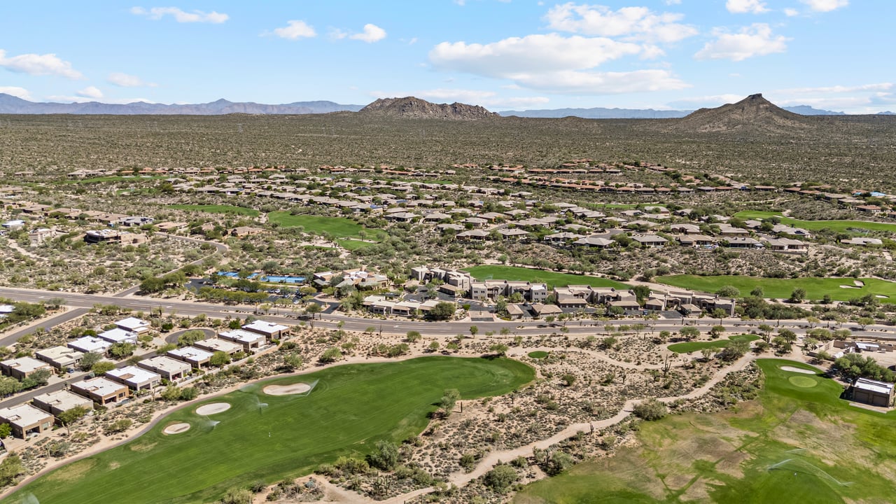 9812 E ROADRUNNER Drive