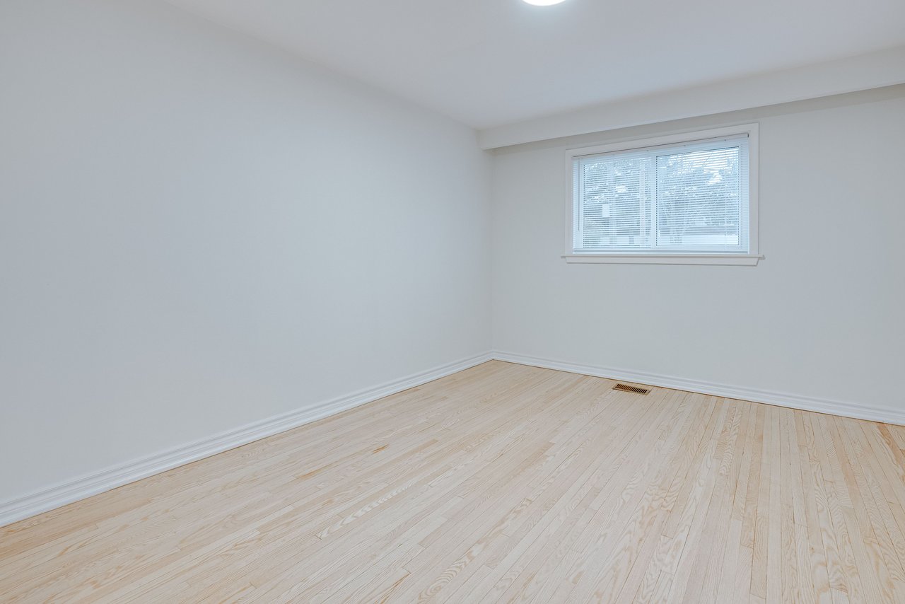 25 Karen Road Unit: Lower
