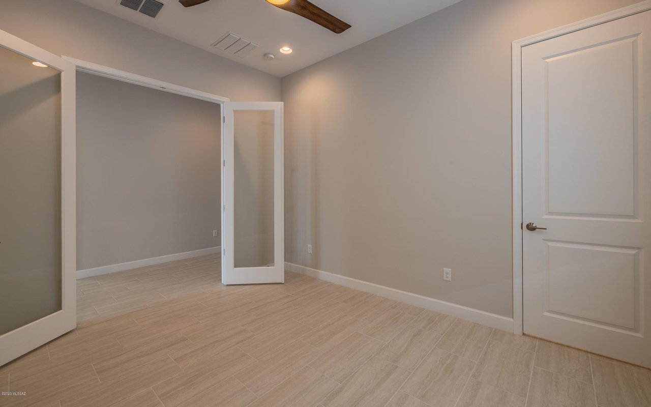 240 E Ancient Pueblo Ln