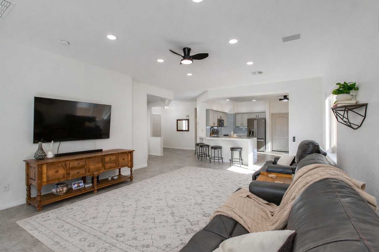 8242 S Hidden Trail Ct