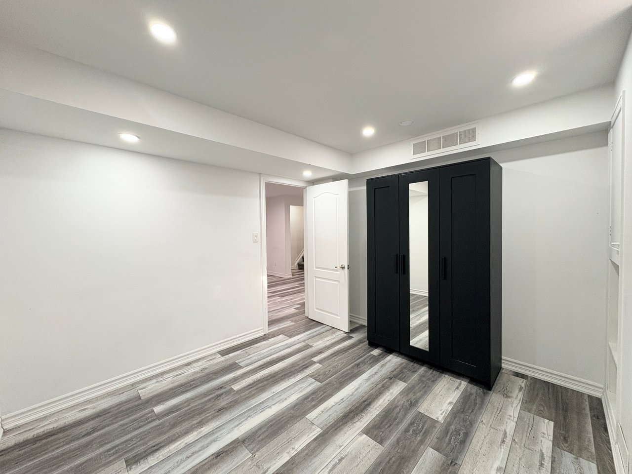 8 RAVENCLIFF Crescent Unit: BSMT