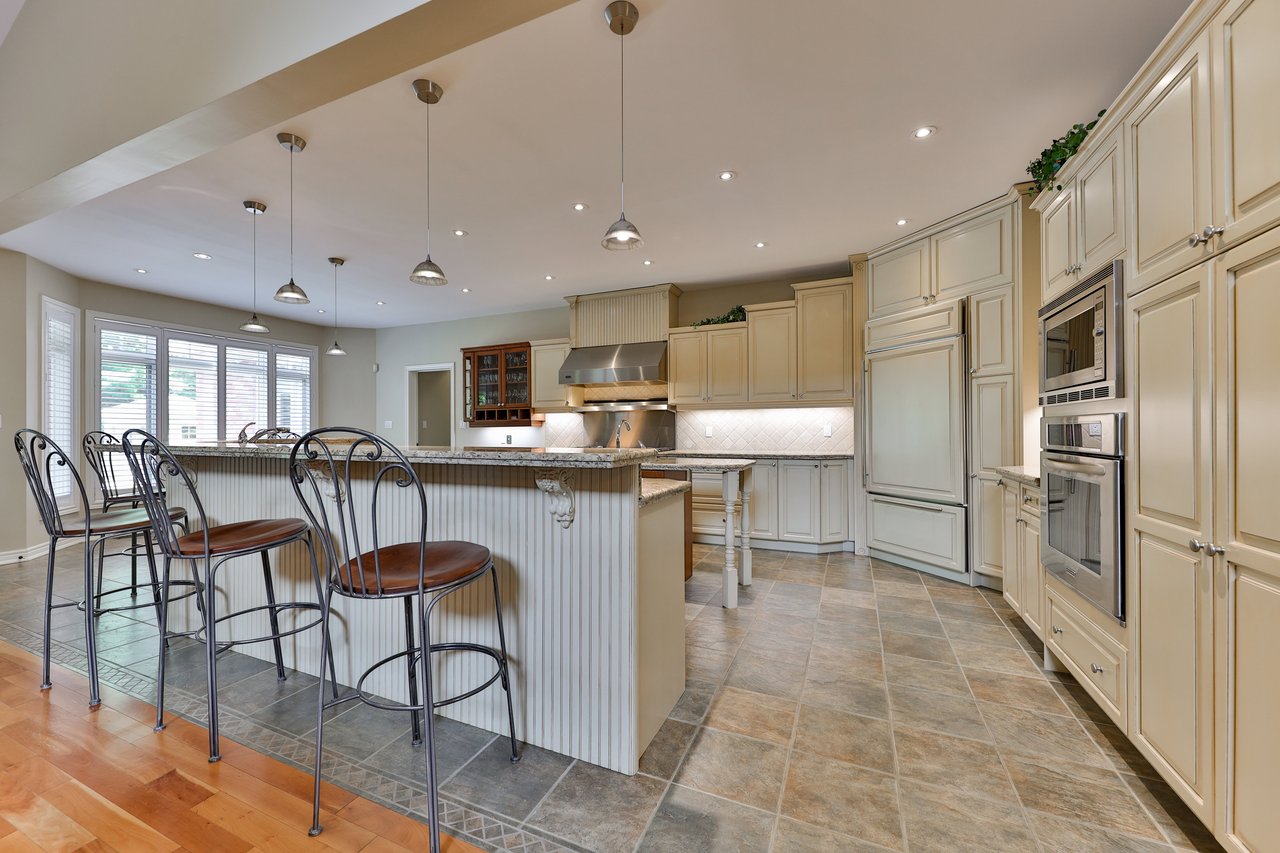 3105 Lakeshore Road, Burlington
