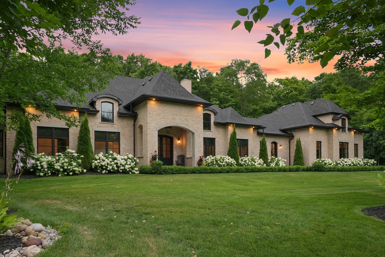 7 Apto Court