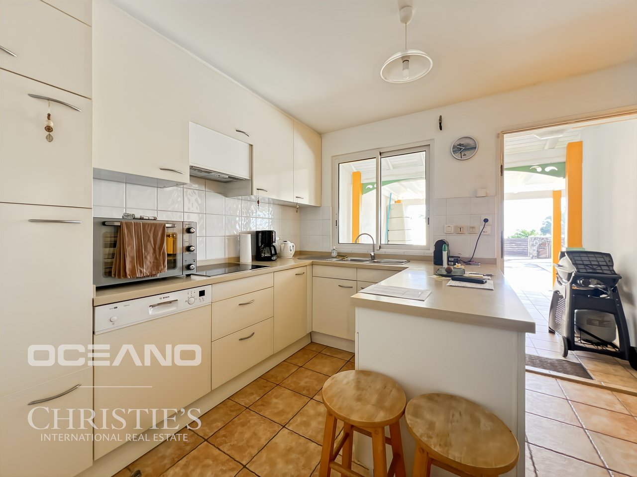 EXCLUSIVITE - 3 bedroom - swimming pool - 5' from the beach - OCEANO Christie's International Real Estate