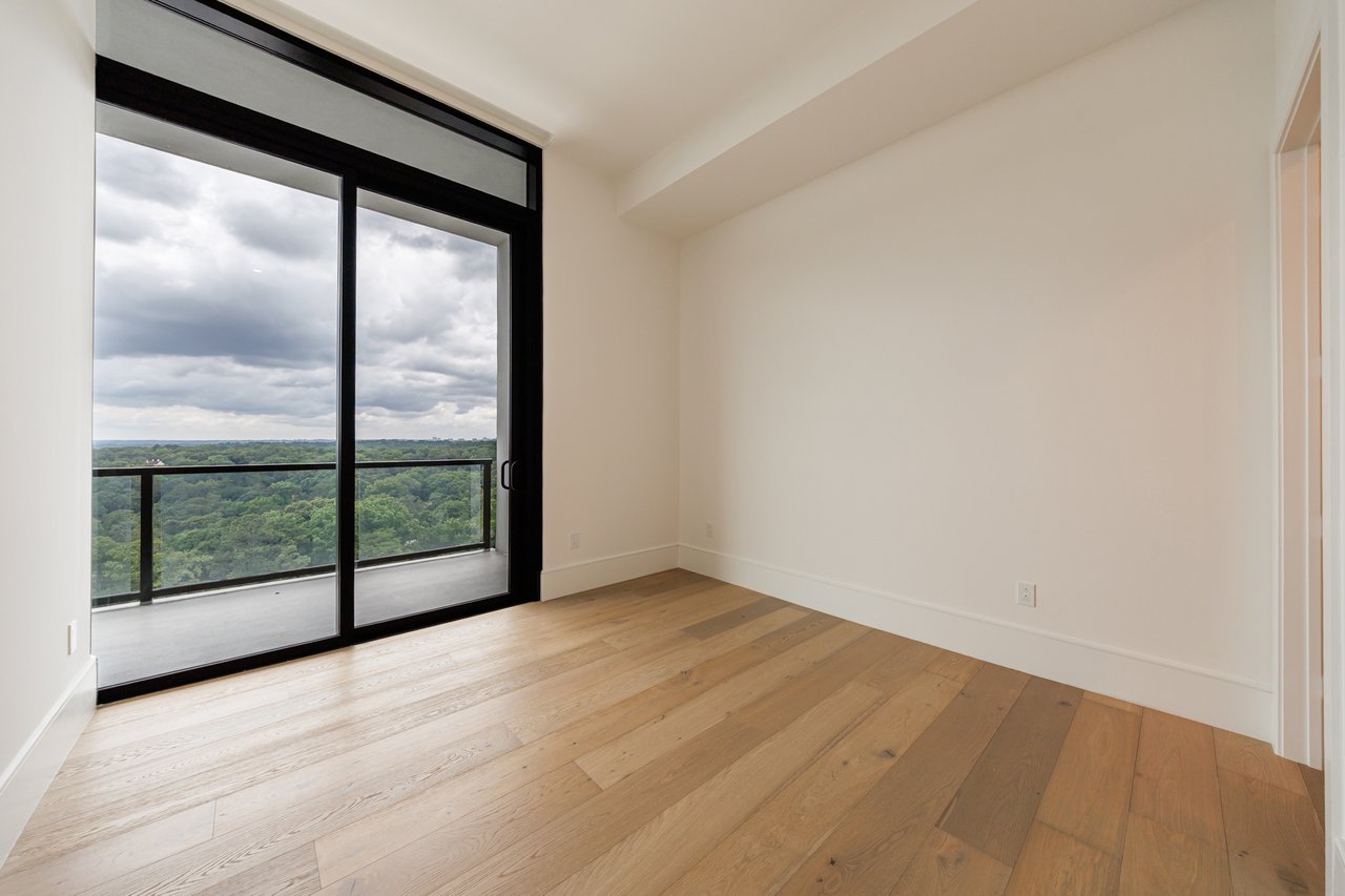 2425 Peachtree Road Unit 1806