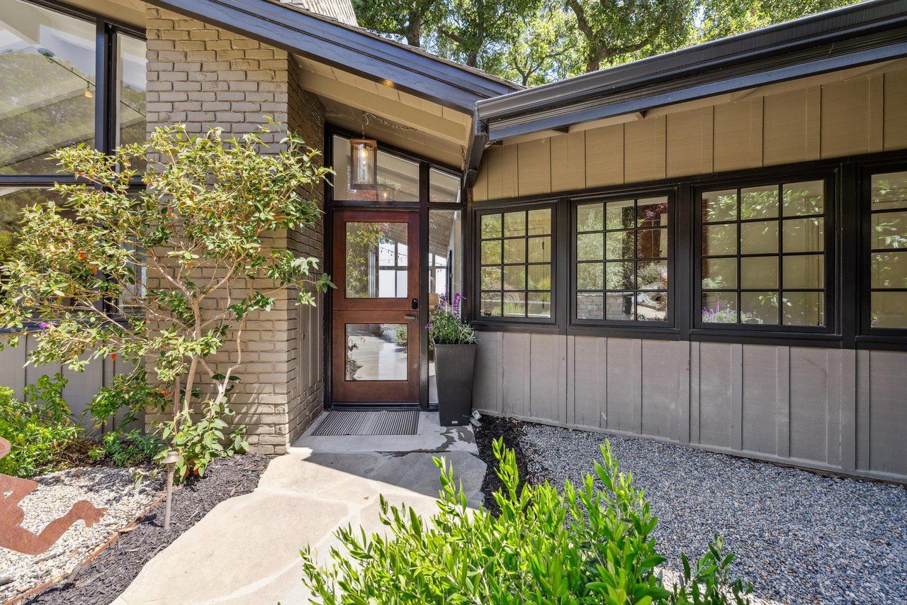 138 Bolivar LN