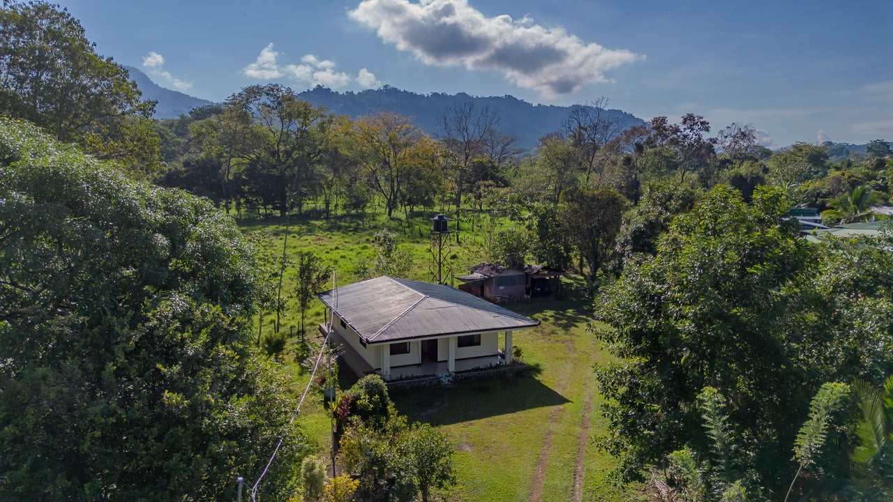 Vista Serena, beautiful House surrounded by nature in Villa Nueva de Quepos