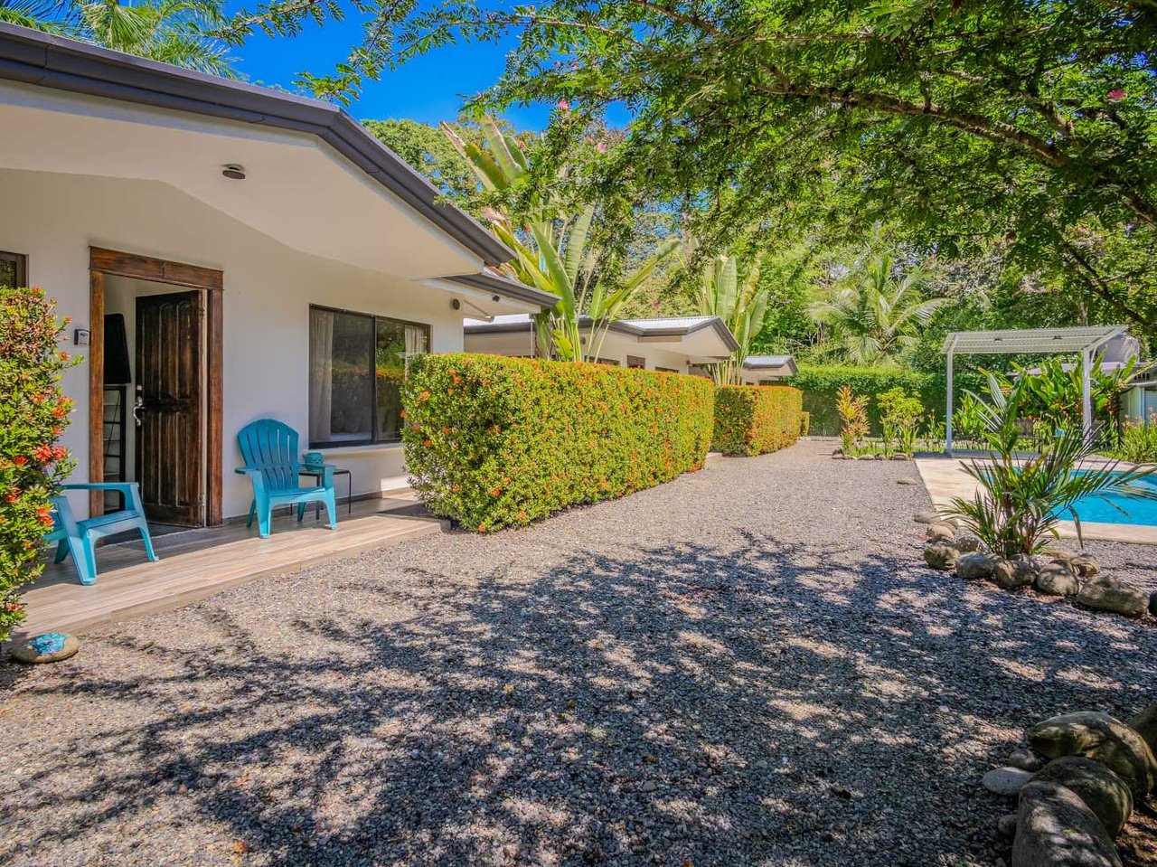 Tropical 3-Cabin Home with Pool and Gardens in the Heart of Uvita