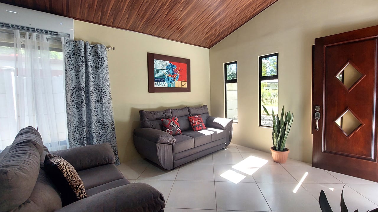 Affordable Home in Hatillo – Just 5 Minutes from Playa Dominical & Playa Linda