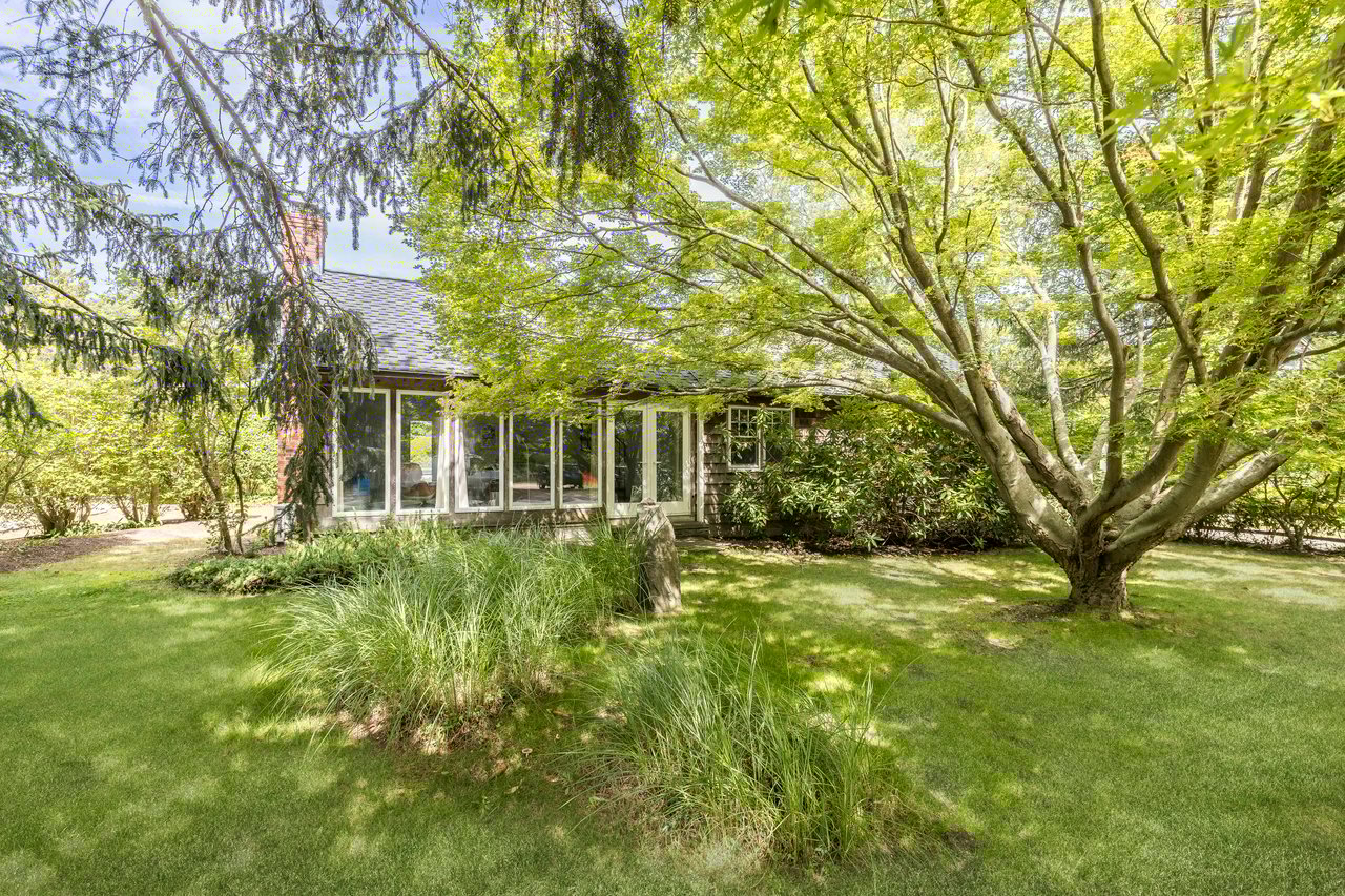 11 Cove Ave E, Sag Harbor