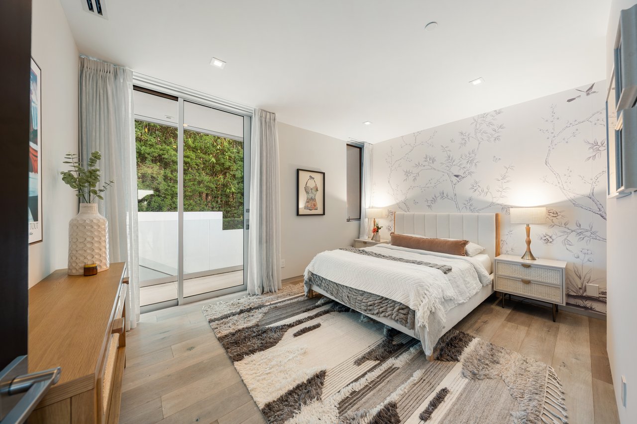 9311 Readcrest Dr, Beverly Hills