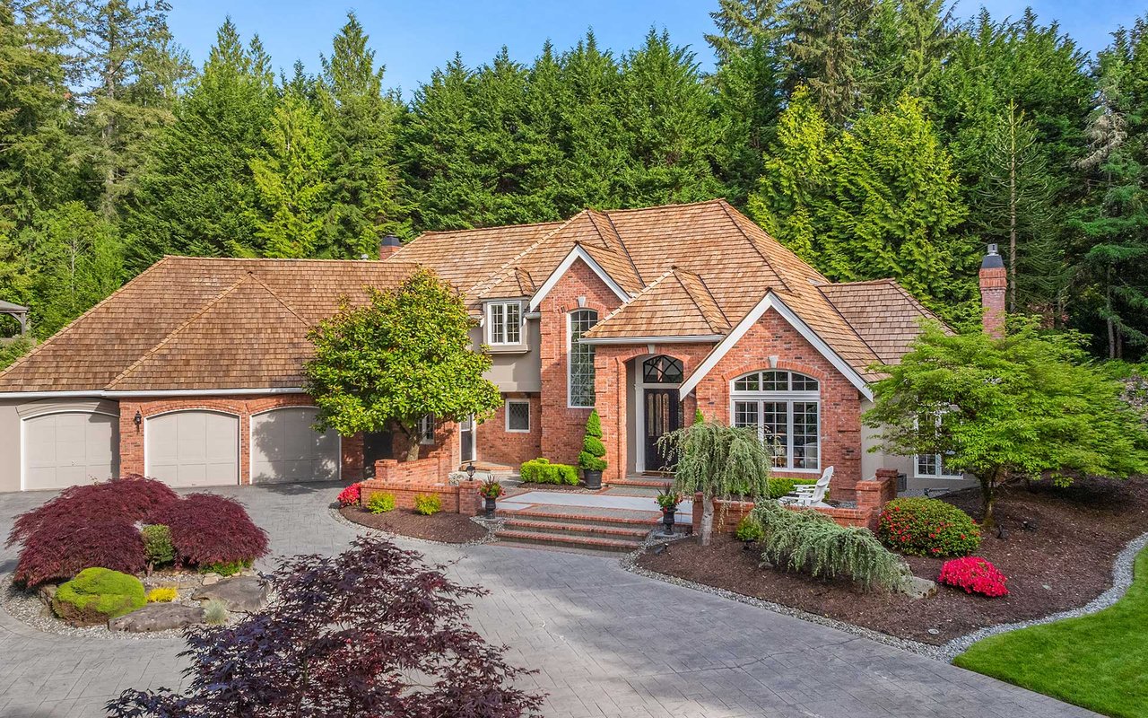 Exceptional Luxury Design, Expansive Acreage & an Ideal Issaquah Location