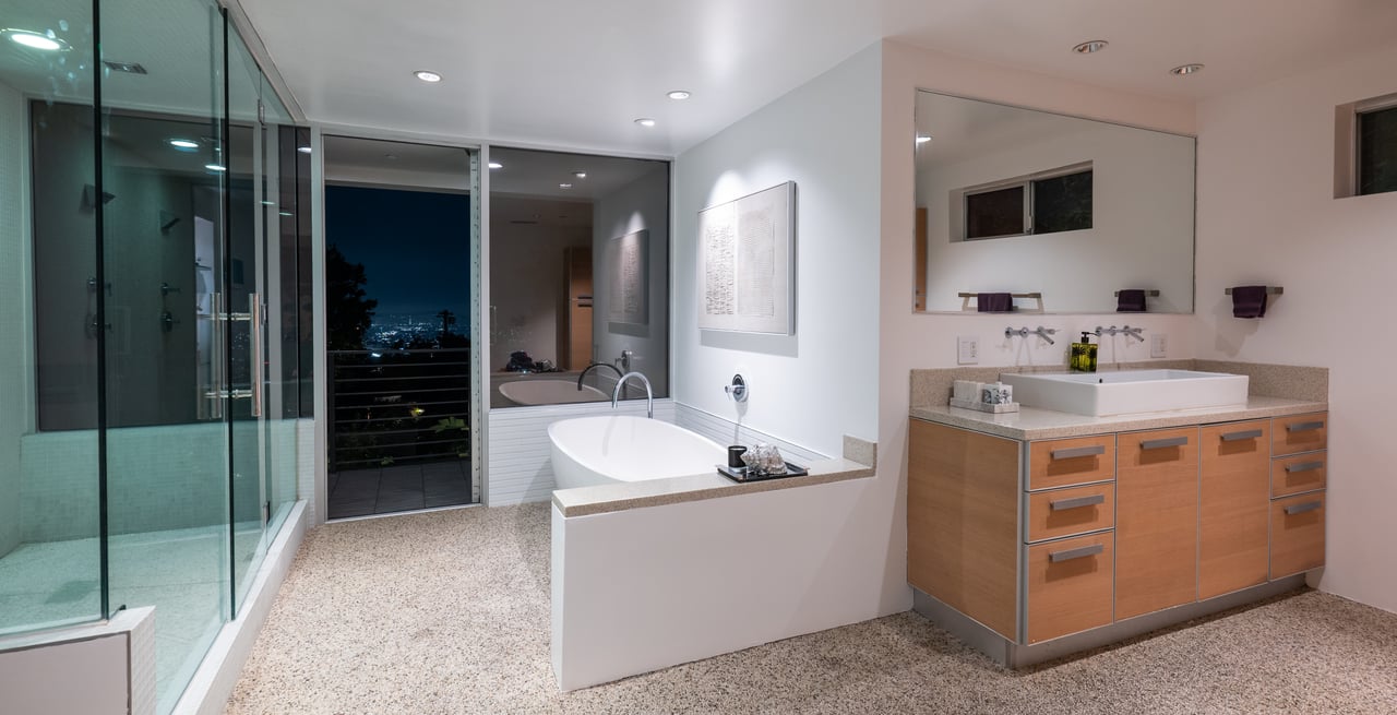 1545 Sunset Plaza Dr