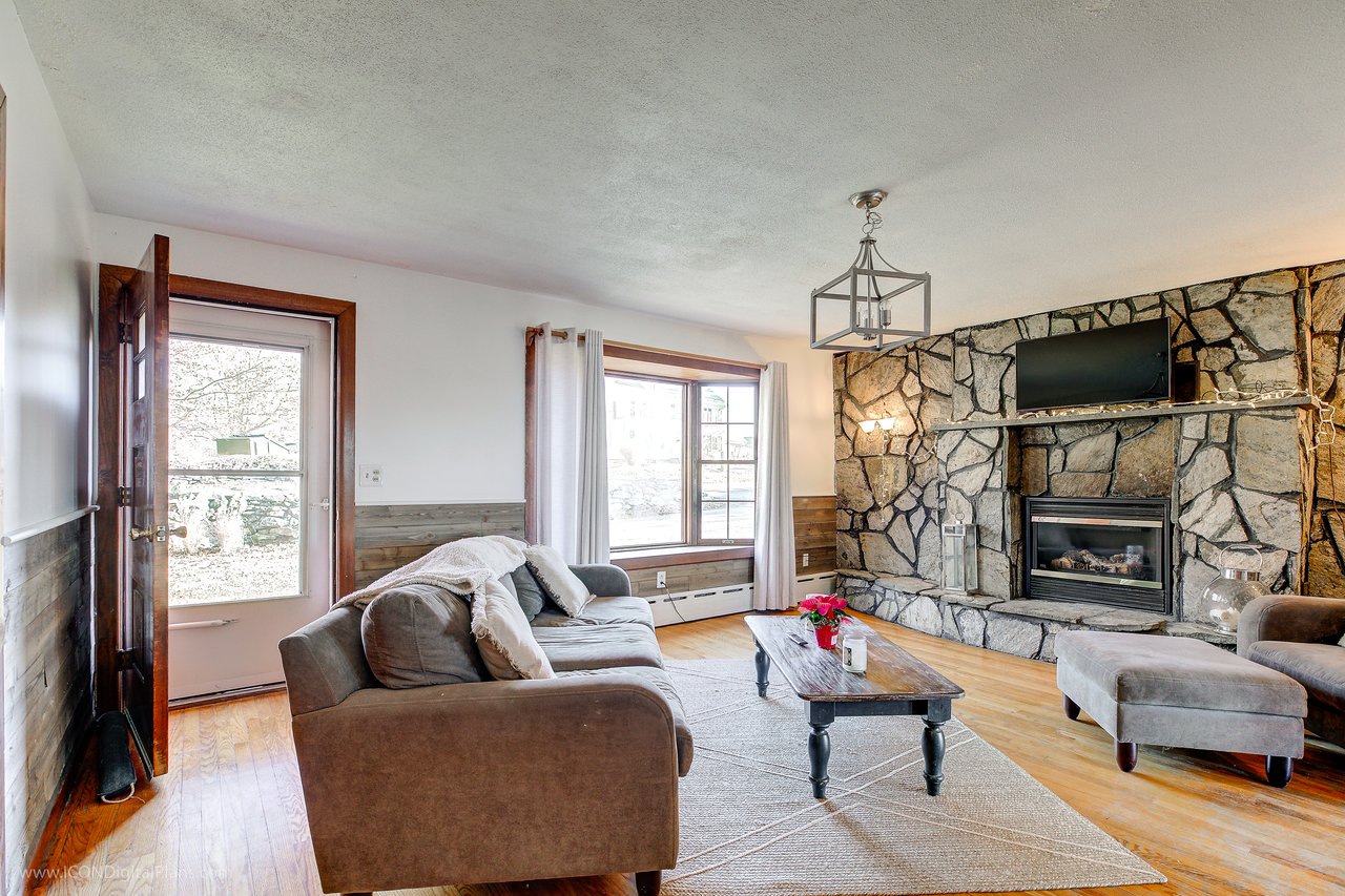 2685 Main Road, Tiverton, RI 02878