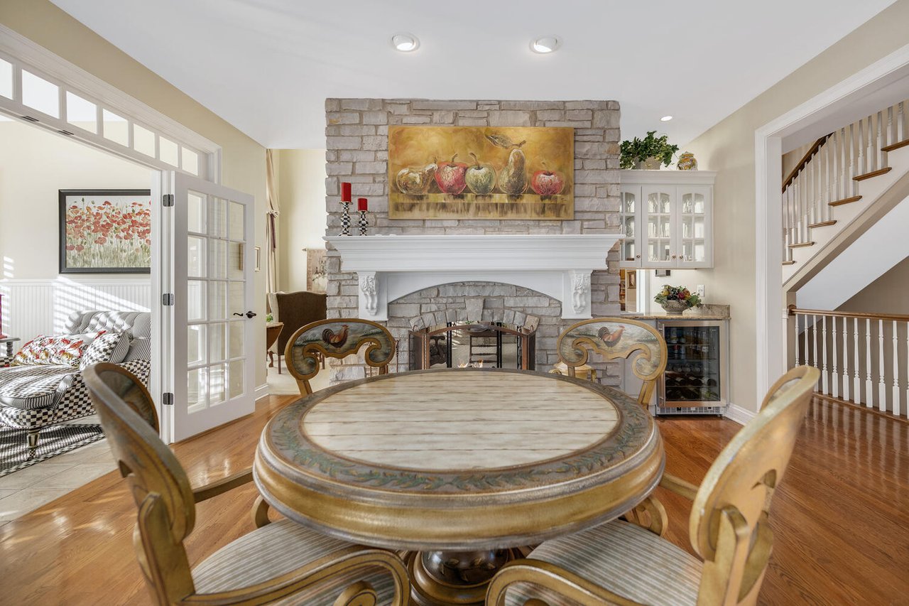 3723 Grand View Ct, St. Charles IL. - Luxury Living in the Tradition Neighborhood