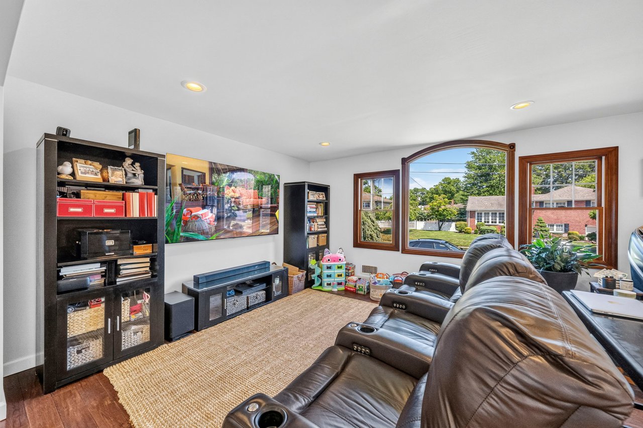 24 Beacon St