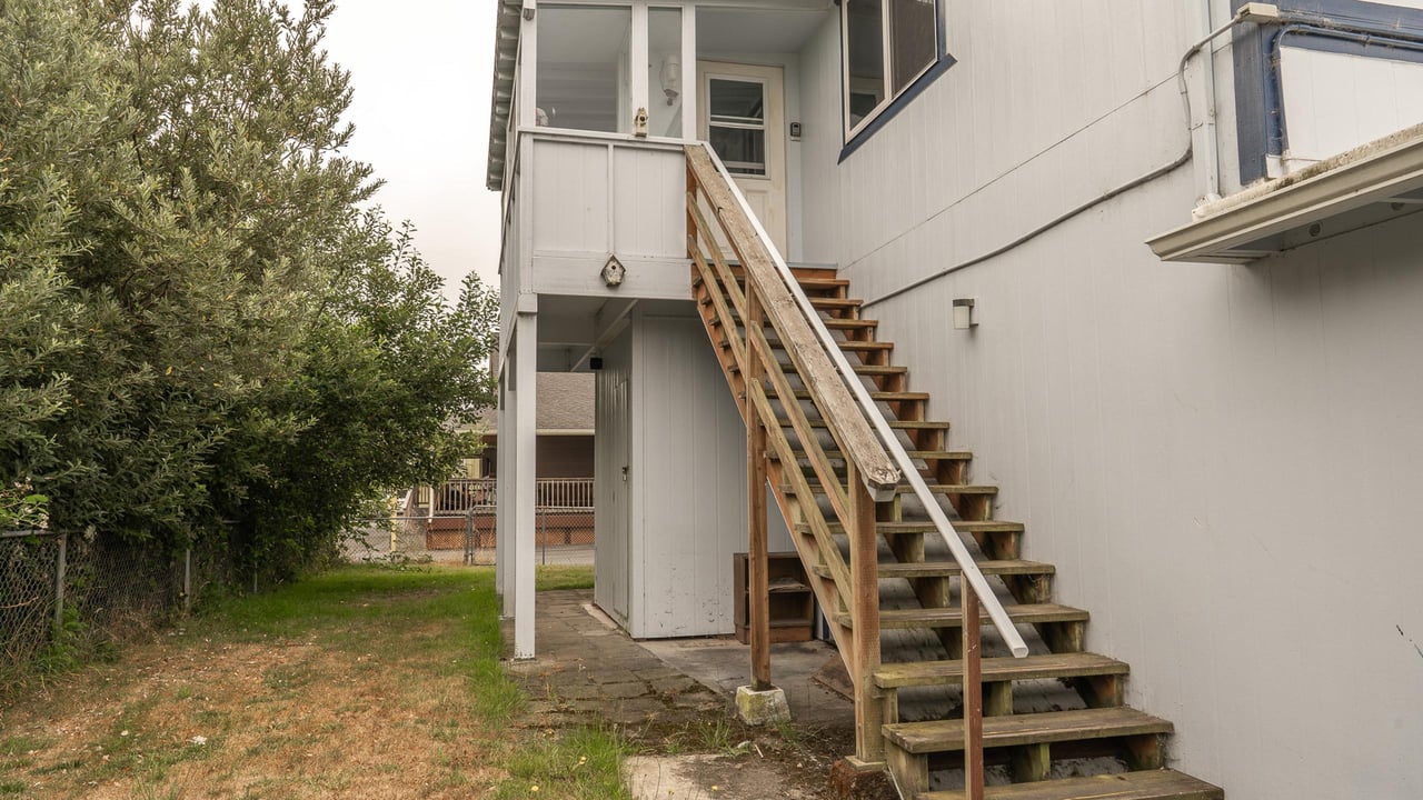555 Hwy 101 S Apt 3