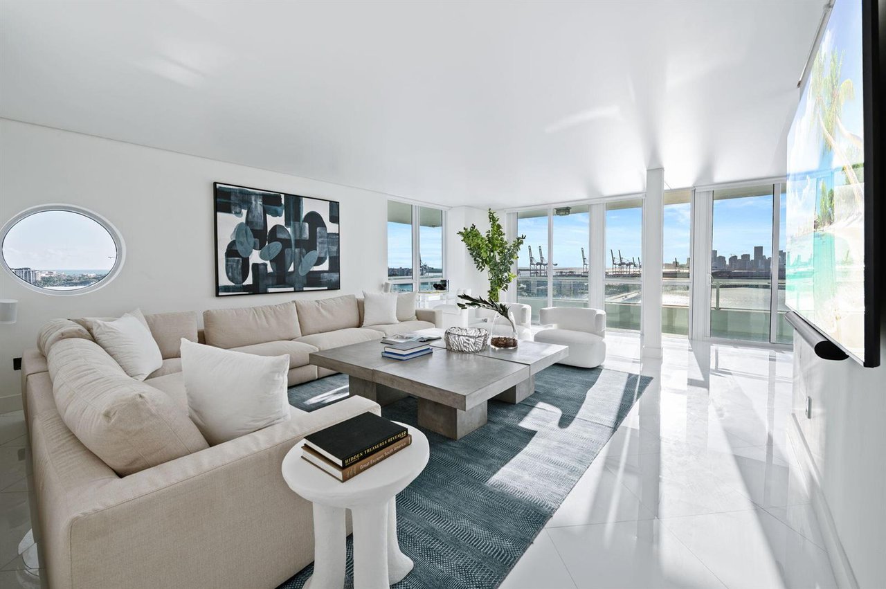 520 WEST AVE #1601