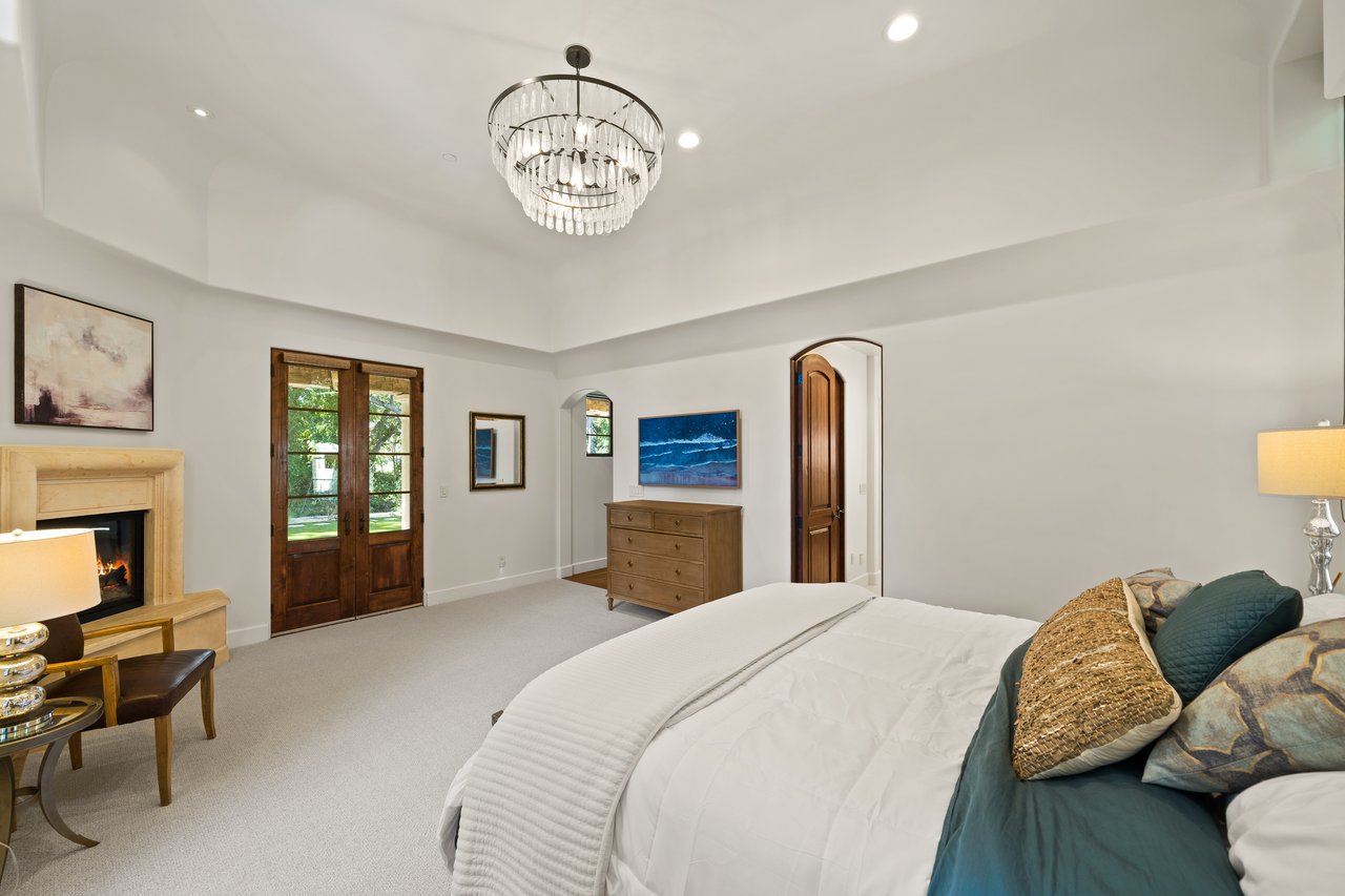 893 Laverne WAY