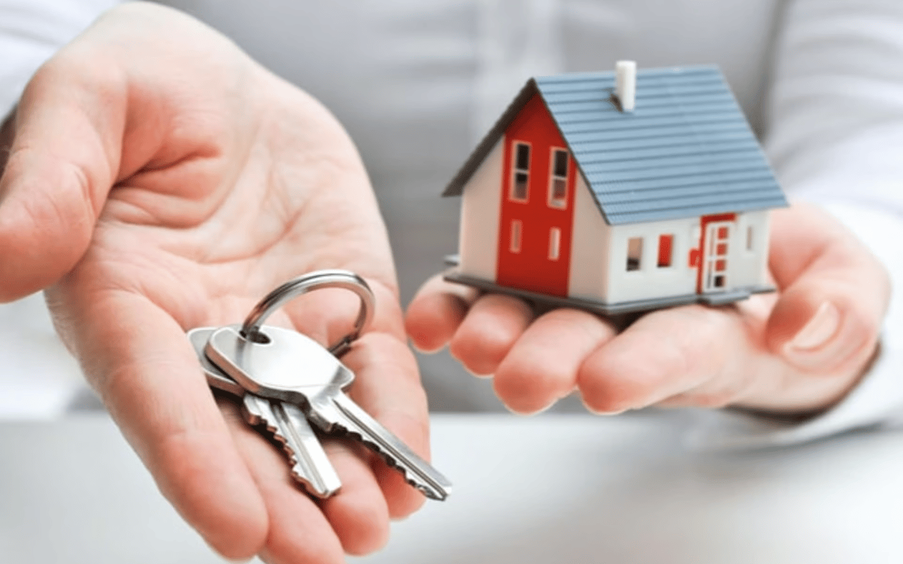 Your Guide to Buying and Selling Simultaneously