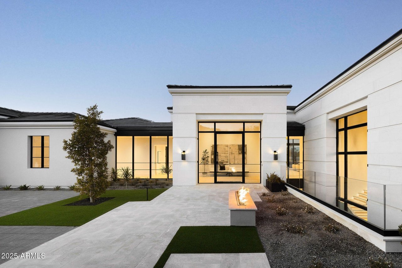 6512 E HUMMINGBIRD Ln