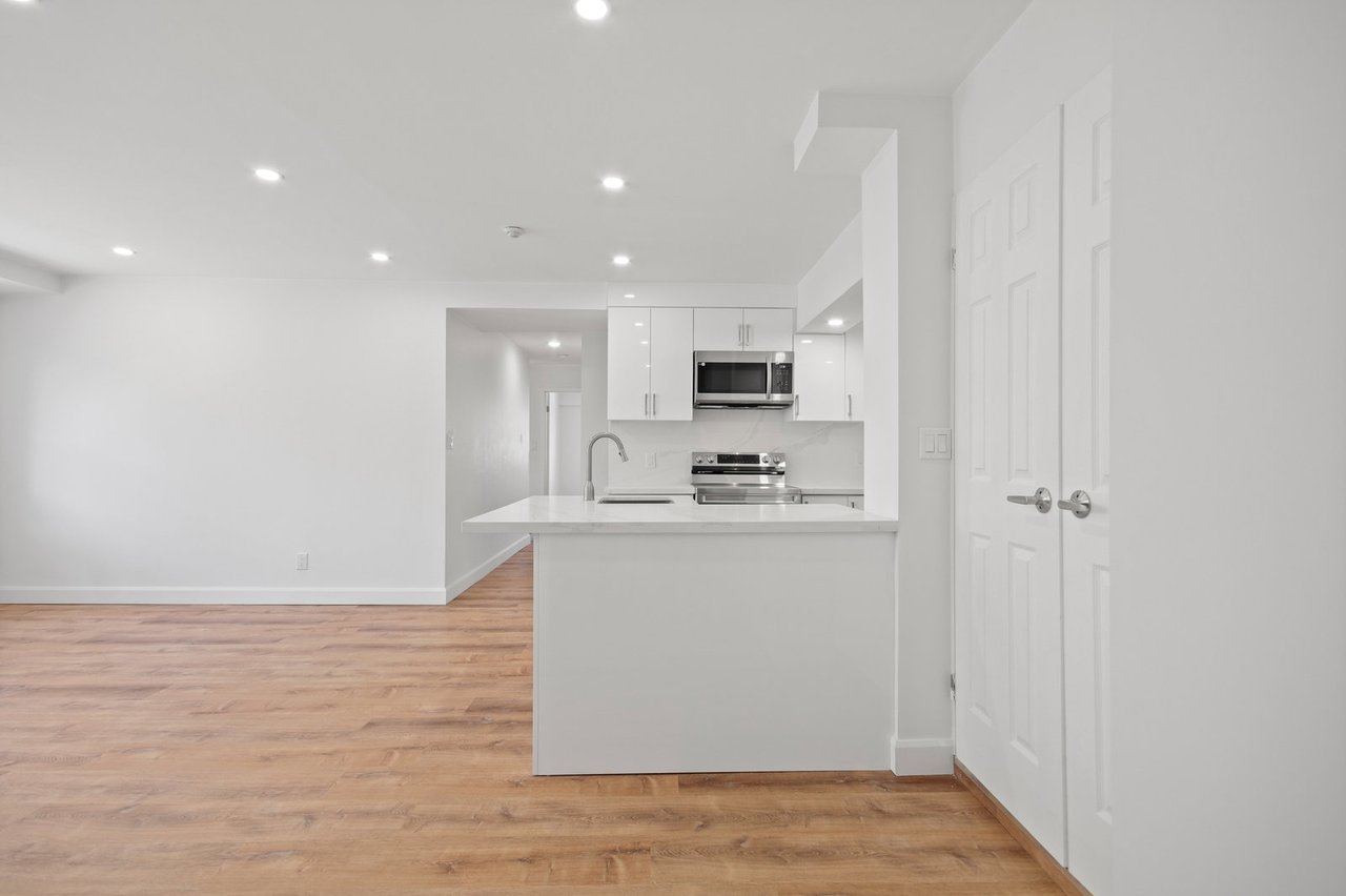 1328 Gerrard Street E Unit: 203
