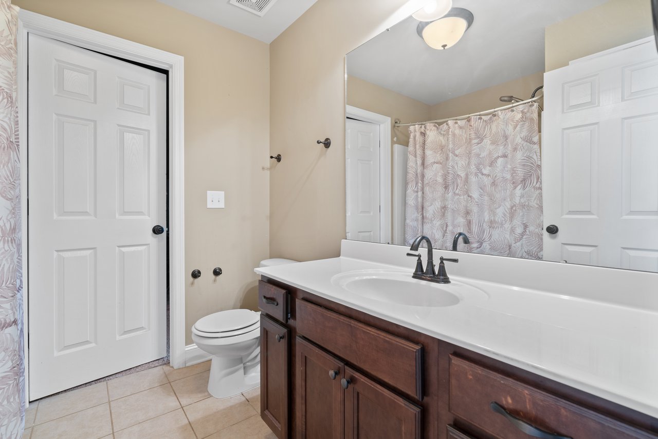 Stylish Comfort in Harvest – Spacious Gem with a Bonus Room! 
