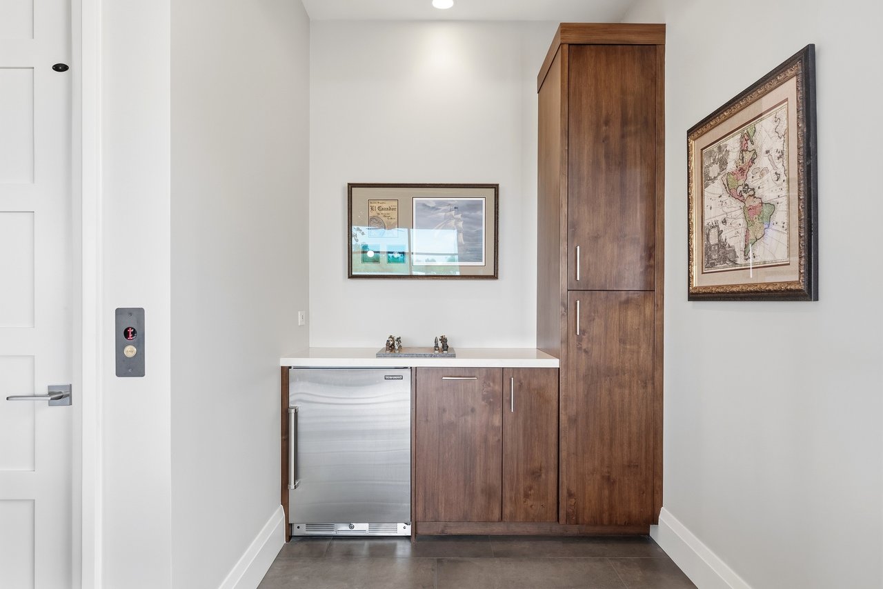 6180 N LAS BRISAS Drive