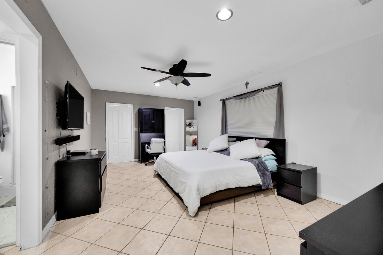 Calling All Investors - Pinecrest Duplex For Sale