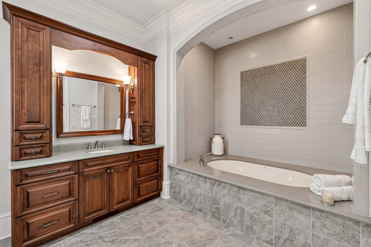 Private Exclusive Listing