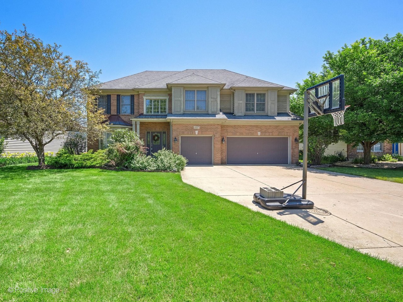 537 N Sycamore Ln, North Aurora IL: 4-Bedroom Home in Moose Lake Estates Listed at $650,000