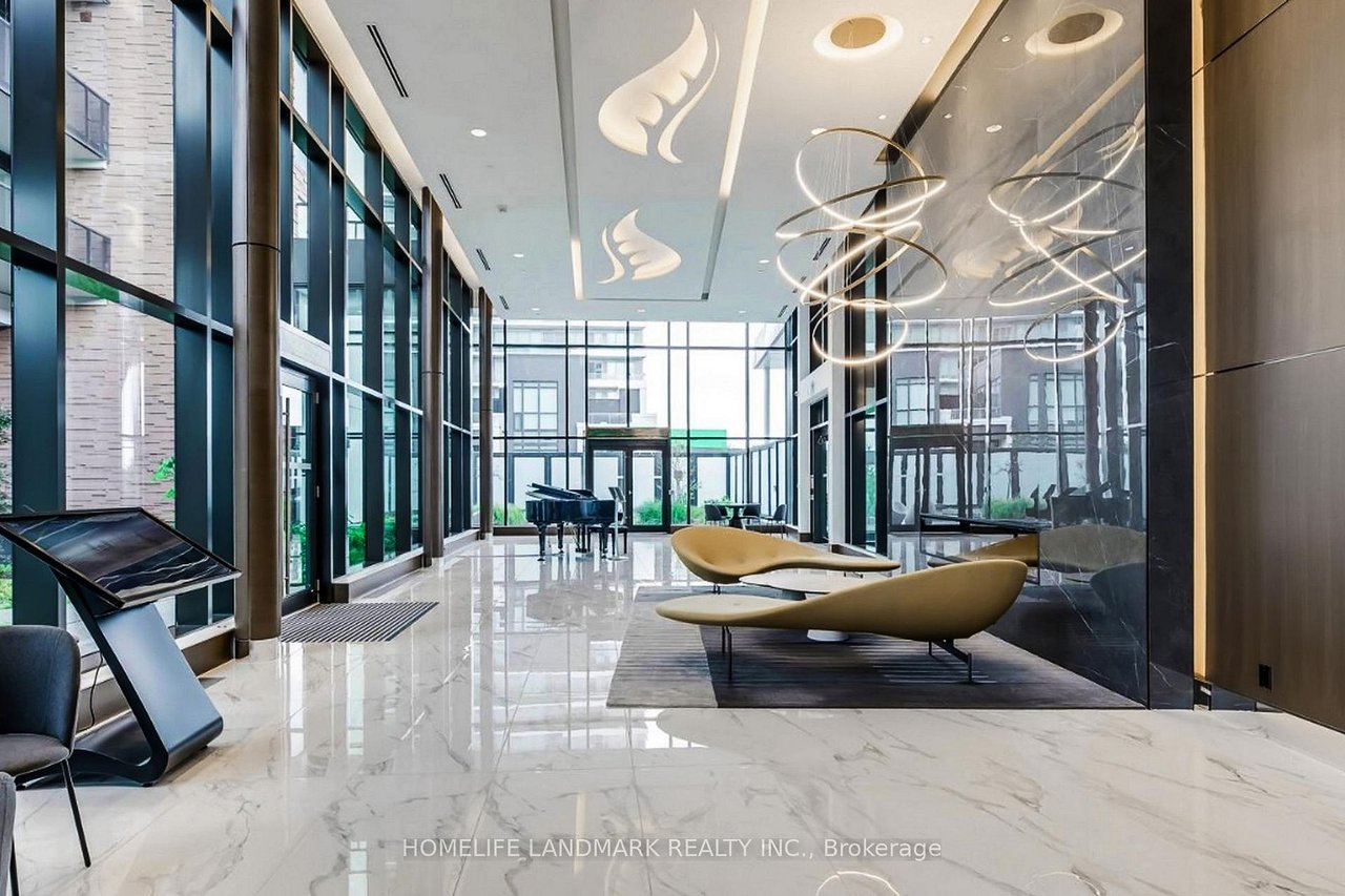 NORTH YORK'S PRESTIGIOUS COMMUNITY PENTHOUSE