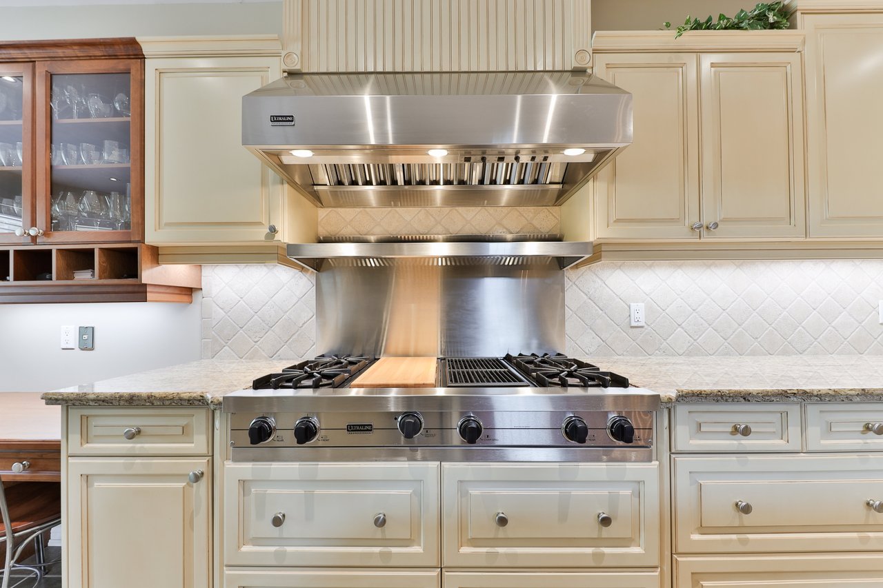 3105 Lakeshore Road, Burlington