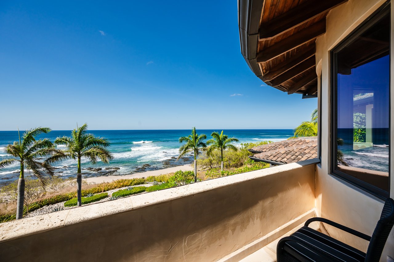 Villa Esperanza Beachfront | Near the Coast and Oceanfront House For Sale in Playa Negra