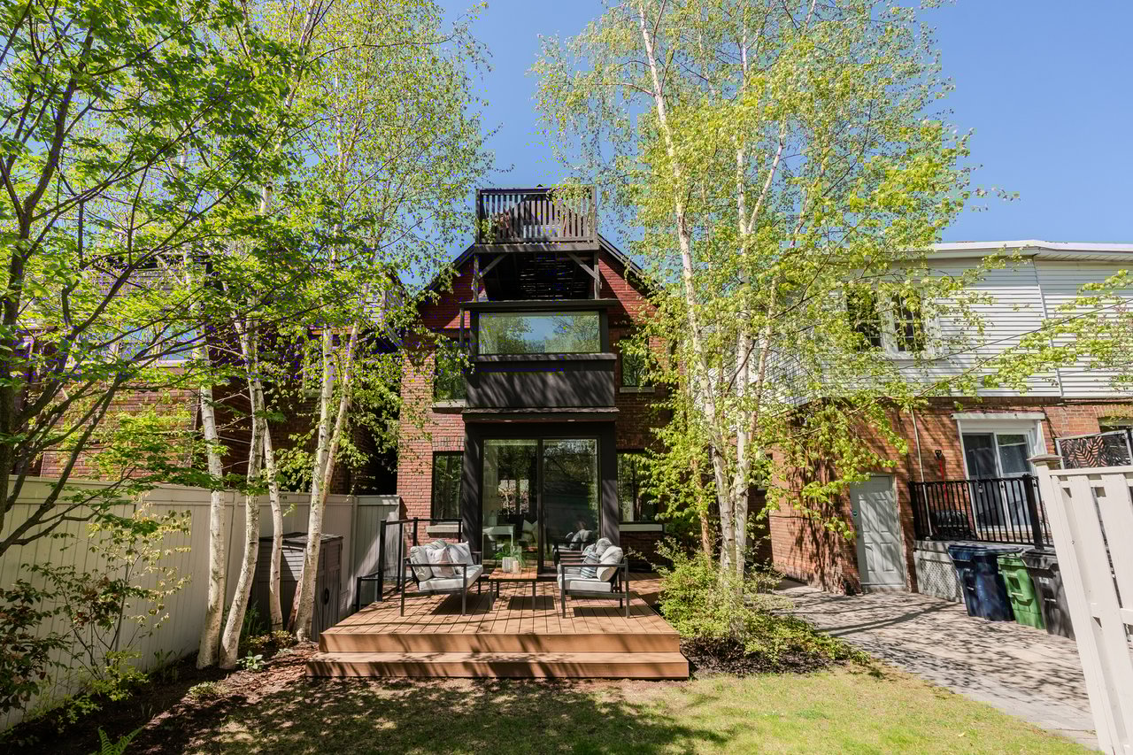 389 Woodbine Ave