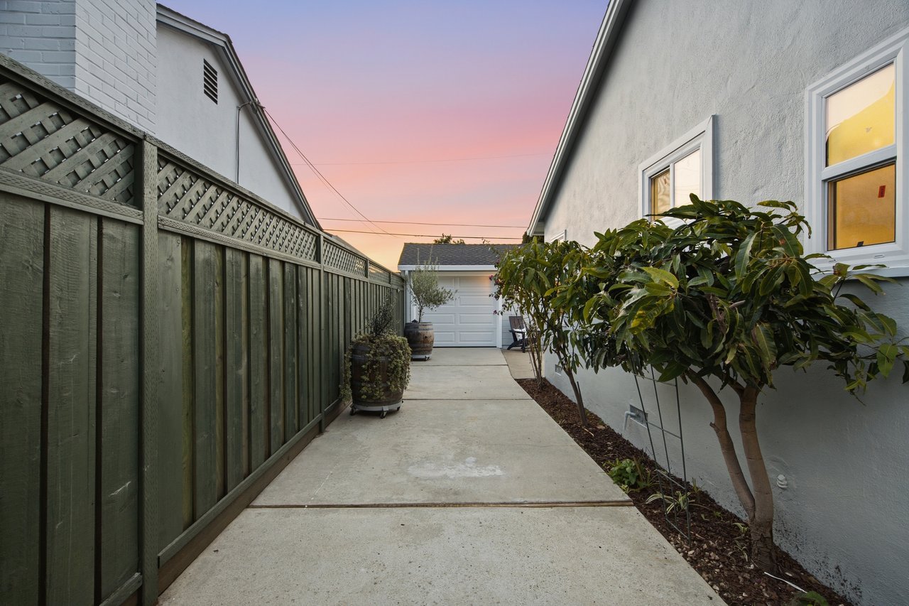 946 Los Padres Boulevard