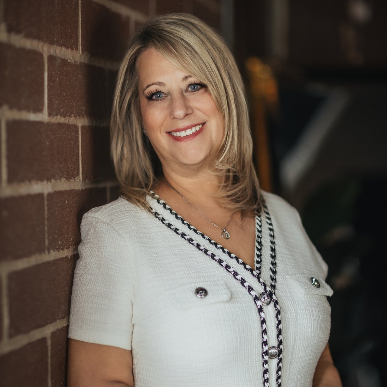 Amy  Wayne