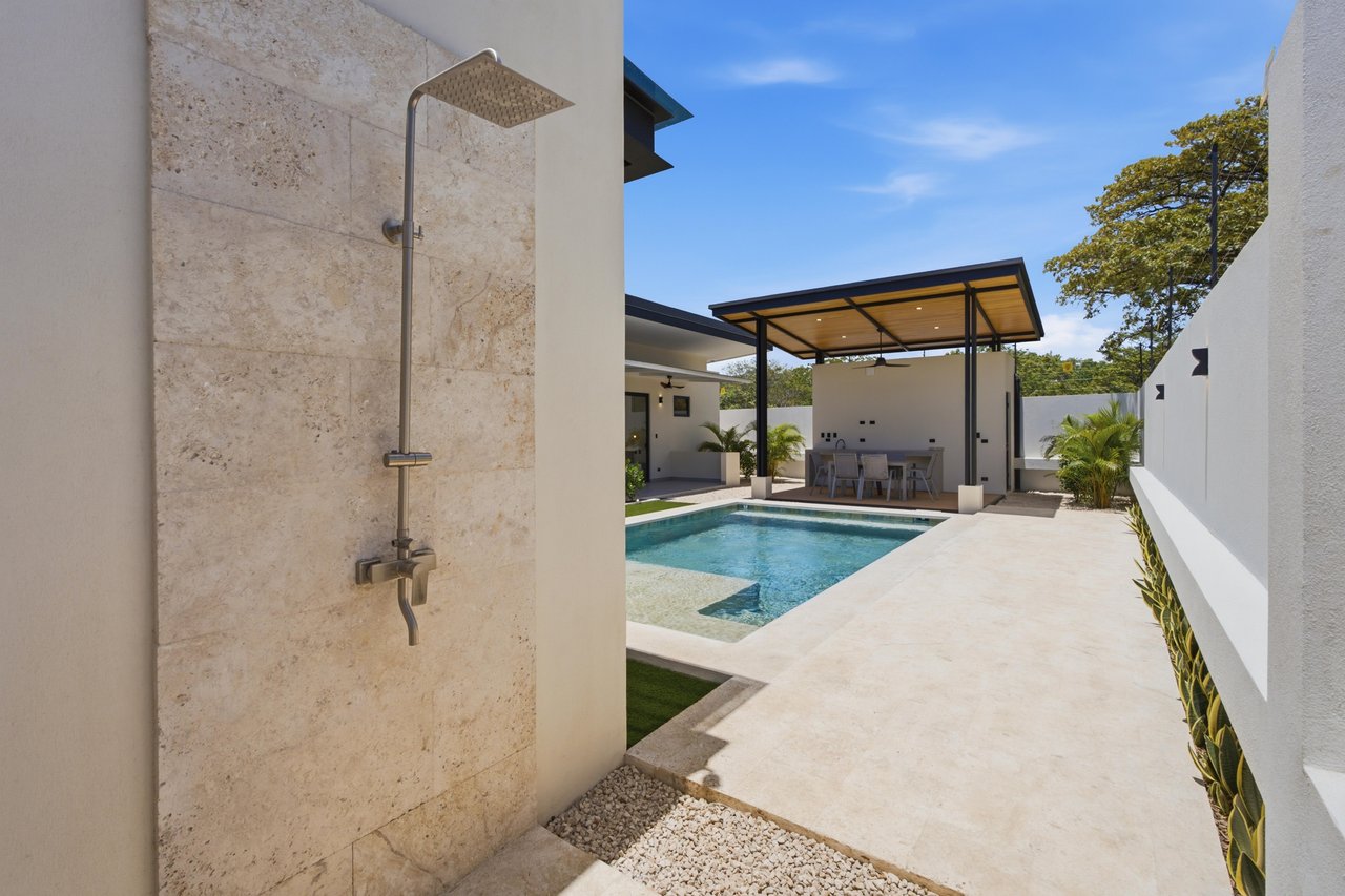 Villa Fresno | Newly Completed Contemporary Home with Private Pool Near Playa Avellanas