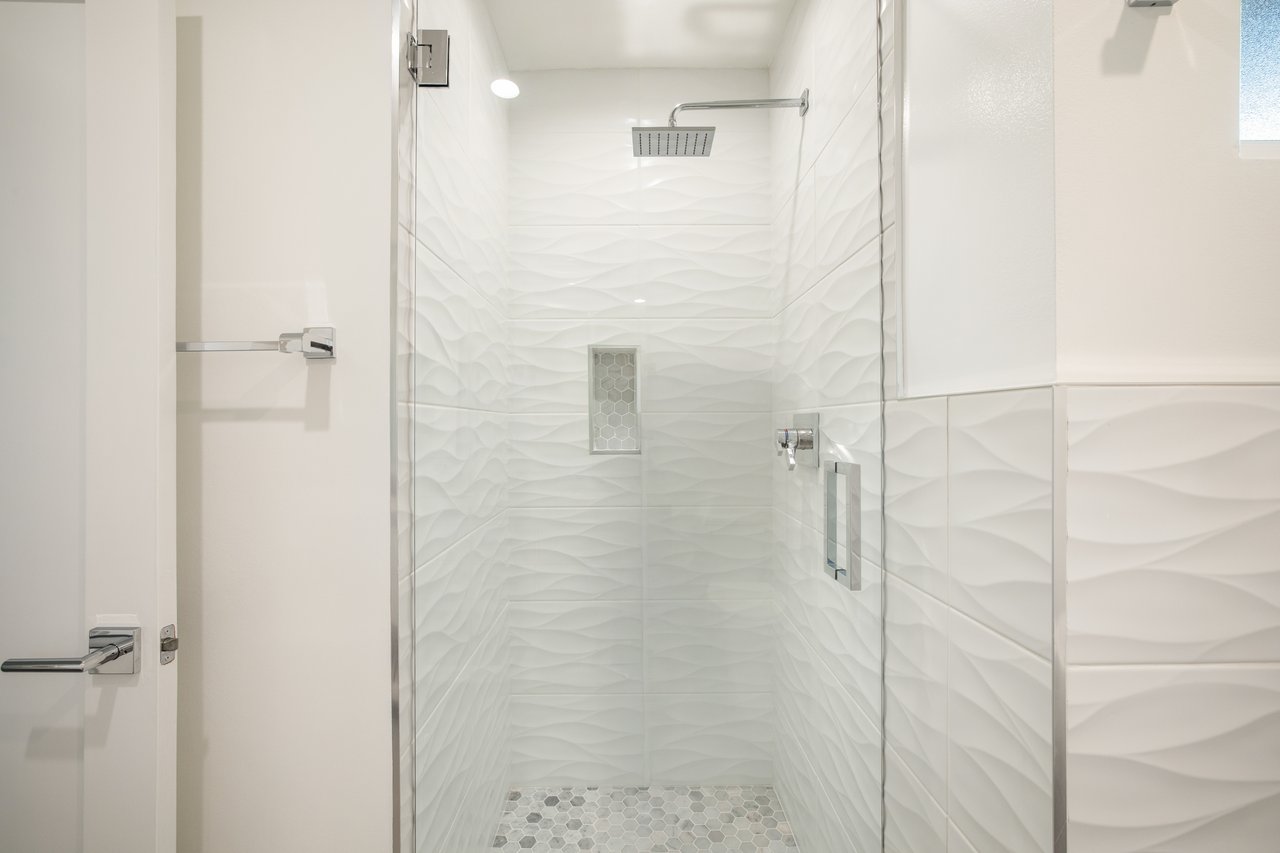 1329 Harvard St Unit: 3