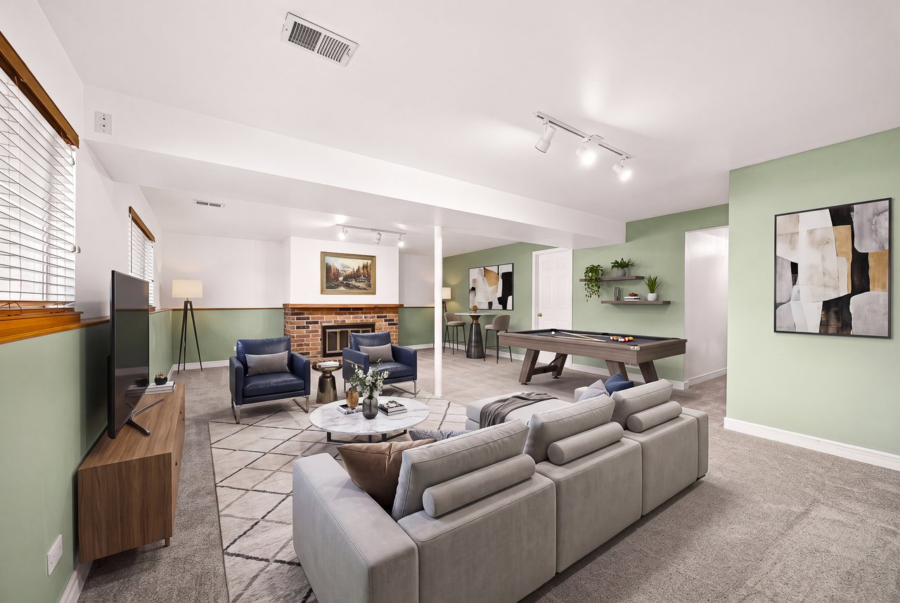 6308 MacArthur Dr, Woodridge