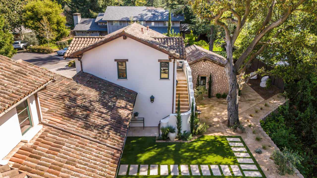 893 Laverne WAY
